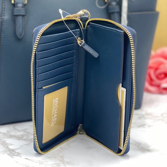 Michael Kors Charlotte Tote & Wallet Set Navy - Picture 10 of 12